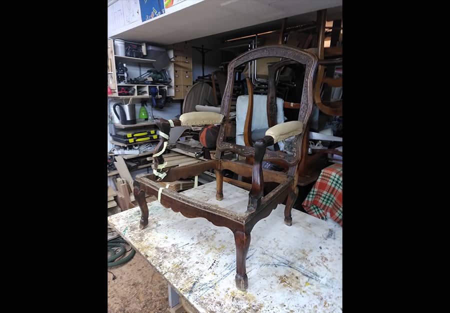 Restauration fauteuil Louis XV en noyer - au péché du mobilier
