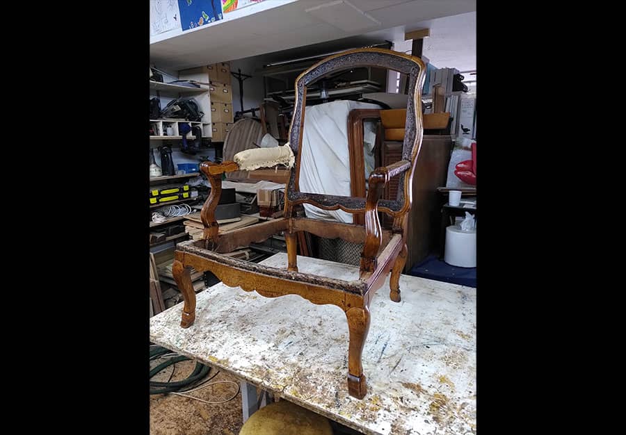 Restauration fauteuil Louis XV en noyer