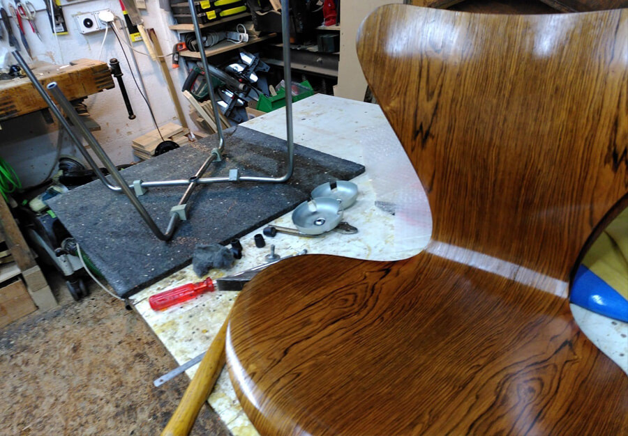 Restauration chaise Arne Jacobsen