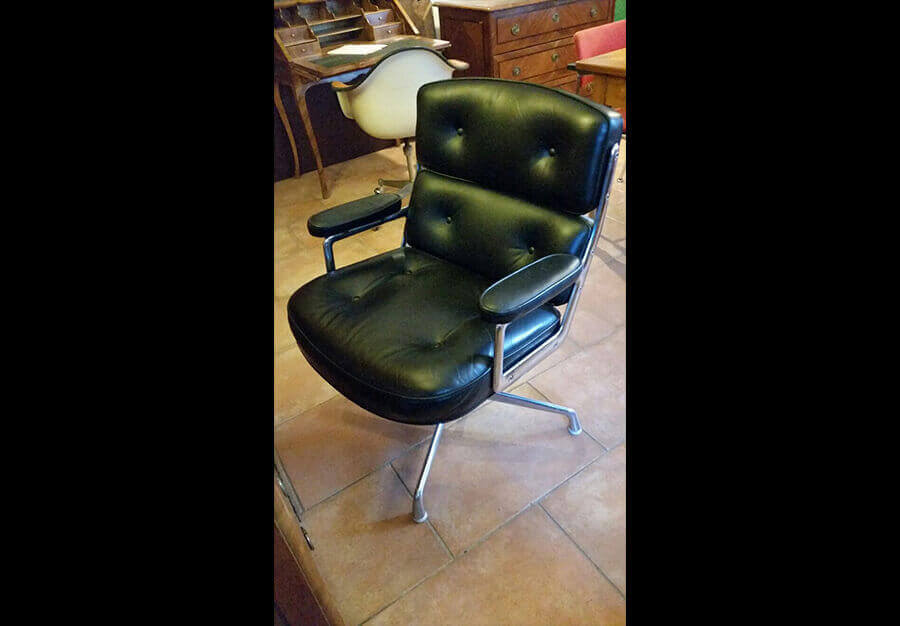 Lobby chair Charles & Ray Eames - vue 1