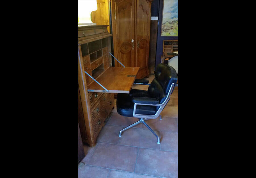 Lobby chair Charles & Ray Eames - vue 3