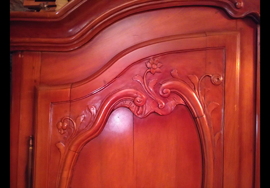 Armoire Fribourgeoise Louis XV en Cerisier, De la vallée de la Jogne - vue 3