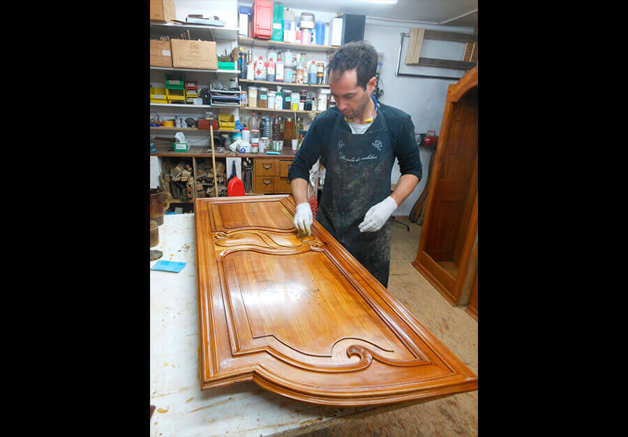 Restauration d'une armoire de mariage fribourgeoise marquetée - vue 13