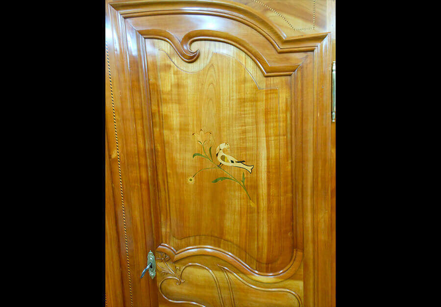 Restauration d'une armoire de mariage fribourgeoise marquetée - vue 15