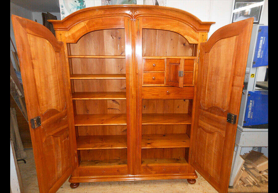 Restauration d'une armoire de mariage fribourgeoise marquetée - vue 19