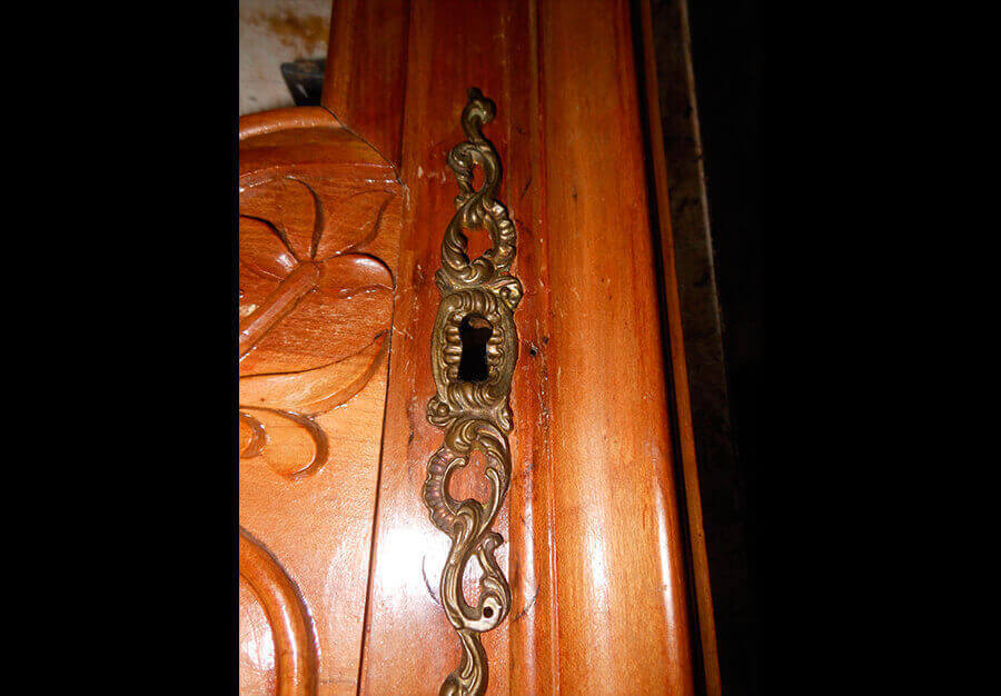 Restauration d'une armoire de mariage fribourgeoise marquetée - vue 3