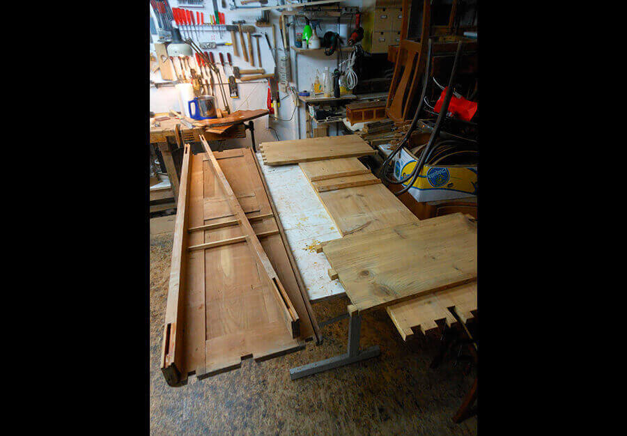 Restauration d'une armoire de mariage fribourgeoise marquetée - vue 4