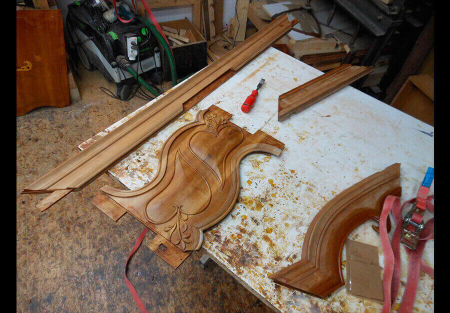 Restauration d'une armoire de mariage fribourgeoise marquetée - vue 6