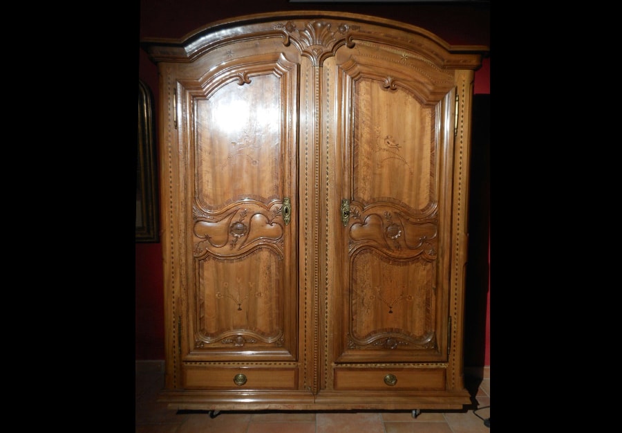 Armoire de mariage en noyer - au péché du mobilier