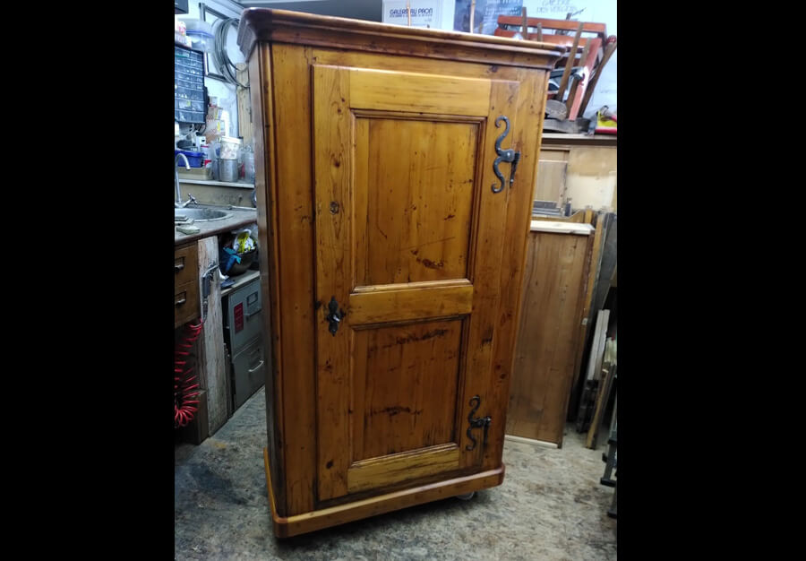 restauration armoire en sapin