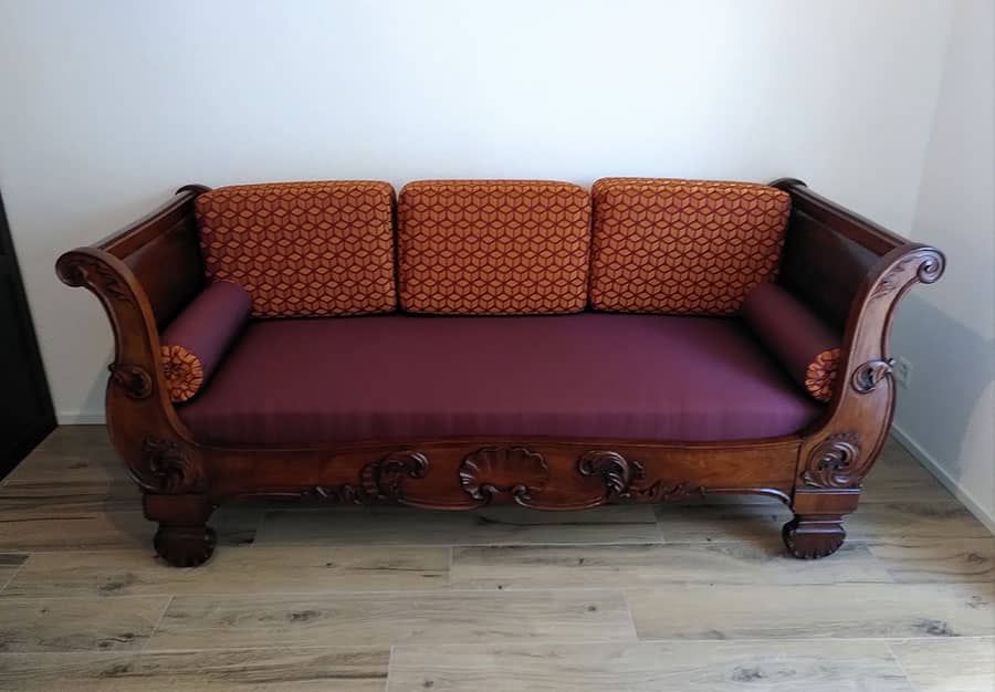 Restauration d'une banquette en noyer - au péché du mobilier