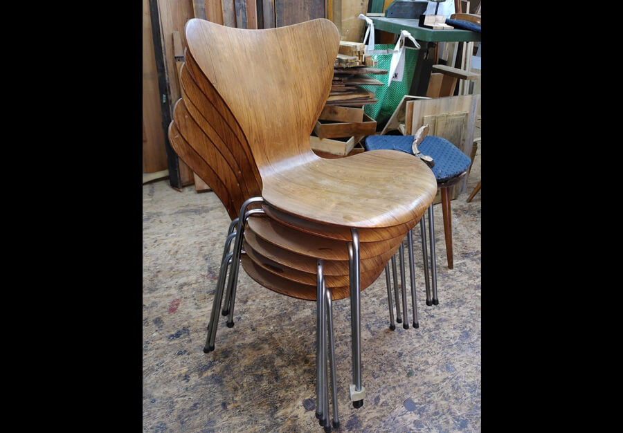 Serie de 6 chaises en palissandre, Arne Jacobsen pour Fritz Hansen - vue 2