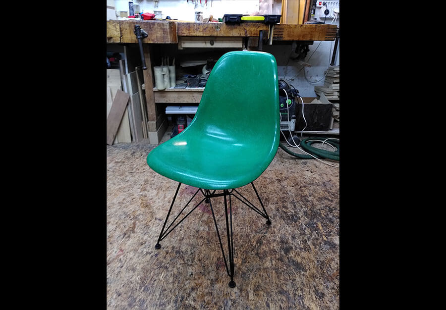 Restauration d'une Sidechair Eames - Olivier Kilchoer Fribourg