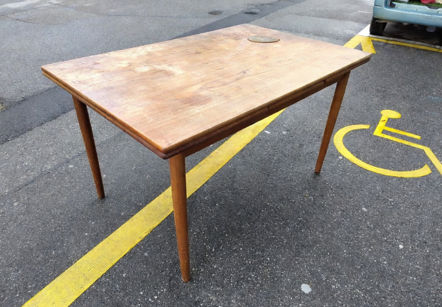 Table danoise en teck, Restauration par Olivier Kilchoer - vue 2