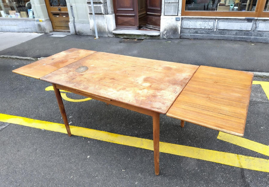 Table danoise en teck, Restauration par Olivier Kilchoer - vue 4