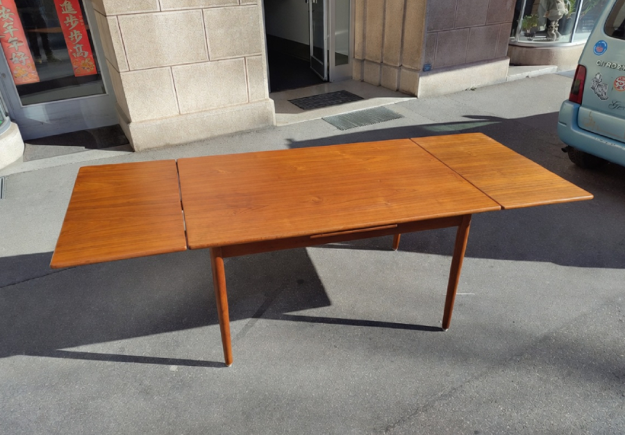 Table danoise en teck, Restauration par Olivier Kilchoer - vue 6