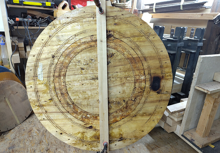 Restauration d’une table d’appoint en marqueterie, Dépose et remise en état du placage - vue 9