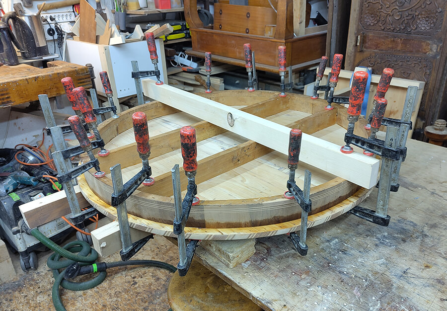 Restauration d’une table d’appoint en marqueterie, Dépose et remise en état du placage - vue 13