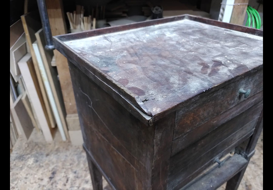 Petite table de nuit, En noyer - vue 4
