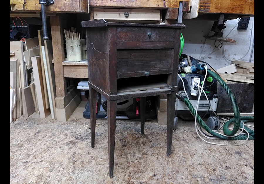 Petite table de nuit, En noyer - vue 2