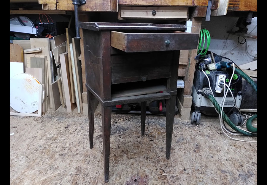 Petite table de nuit, En noyer - vue 3