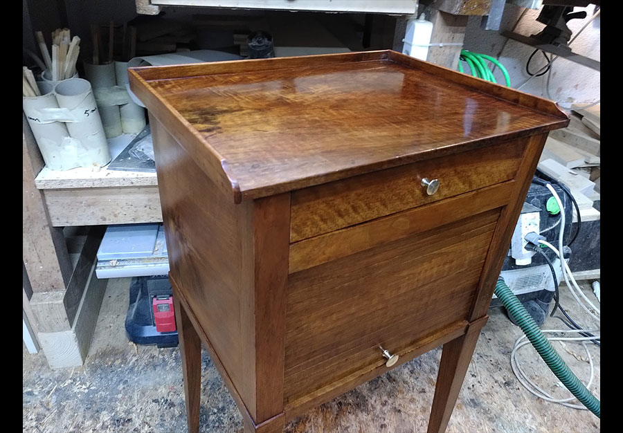 Petite table de nuit, En noyer - vue 14