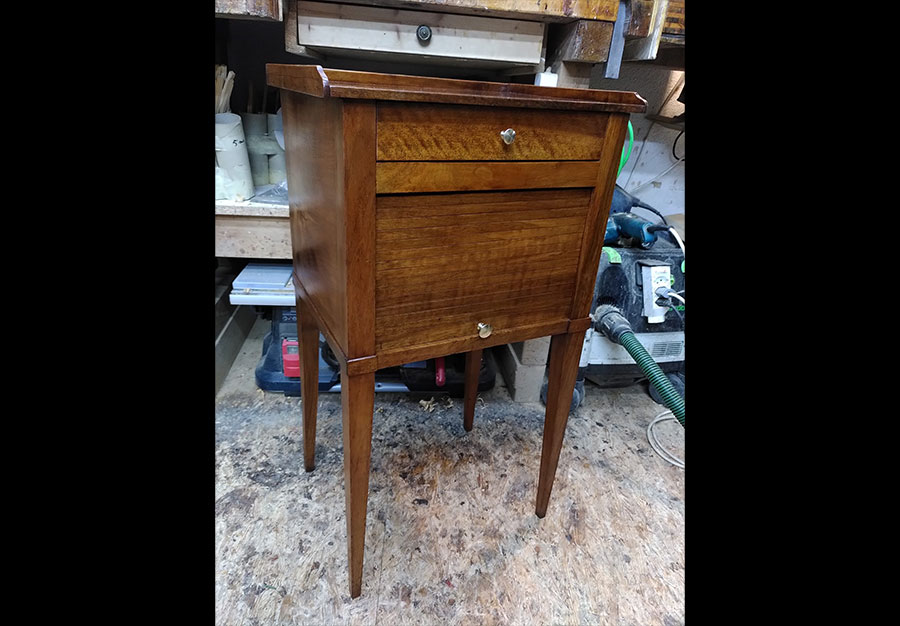 Petite table de nuit, En noyer - vue 15