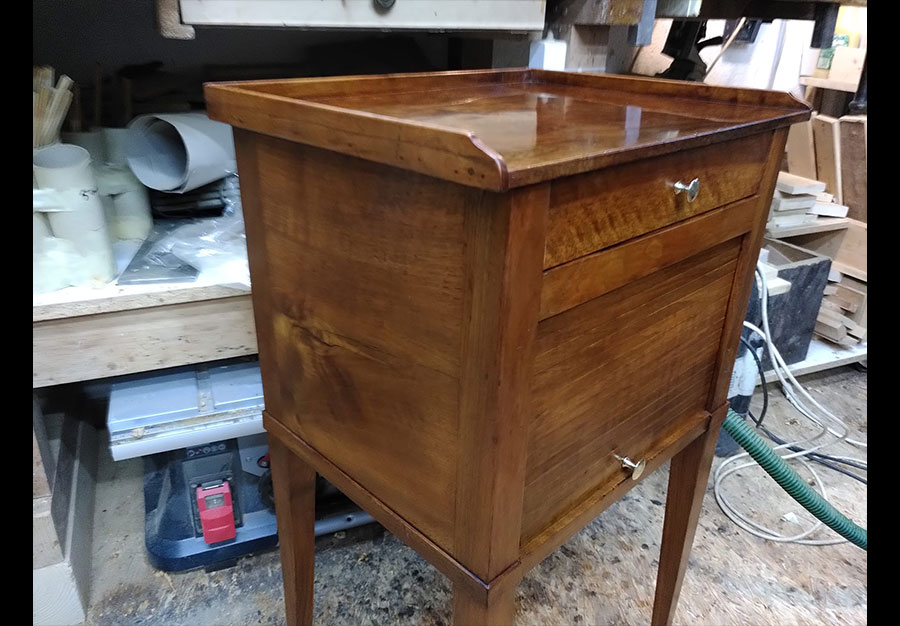 Petite table de nuit, En noyer - vue 16