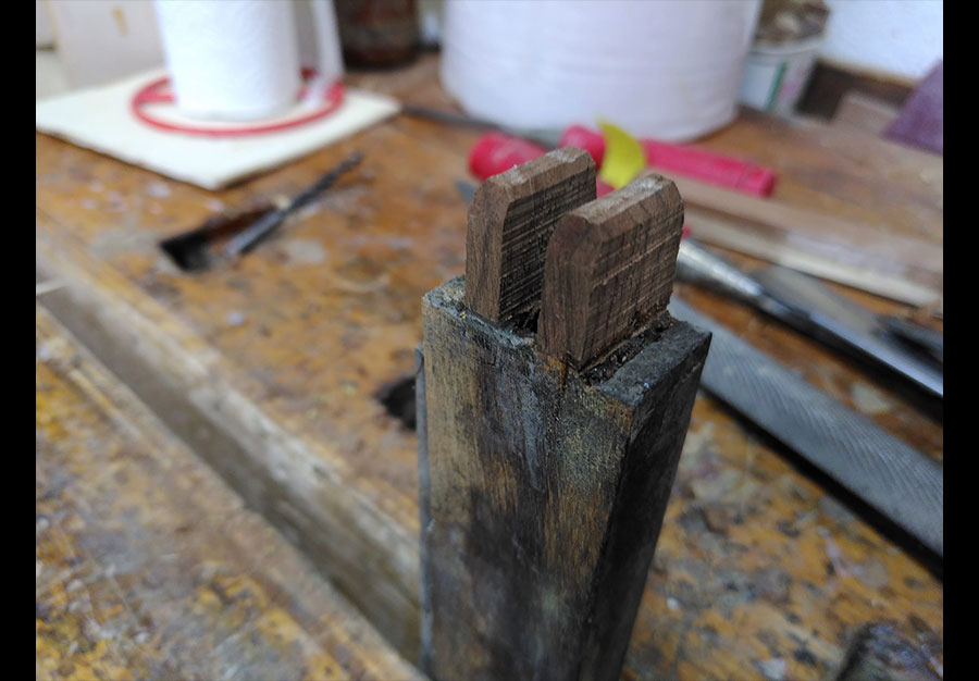 Petite table de nuit, En noyer - vue 7
