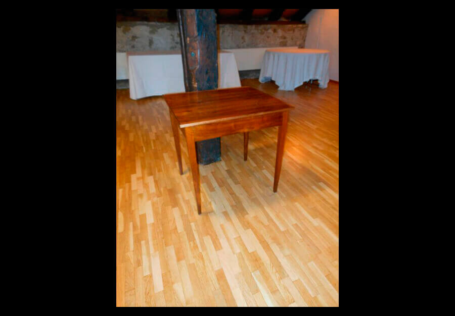 Petite table en noyer, Petite table en noyer Directoire - vue 2